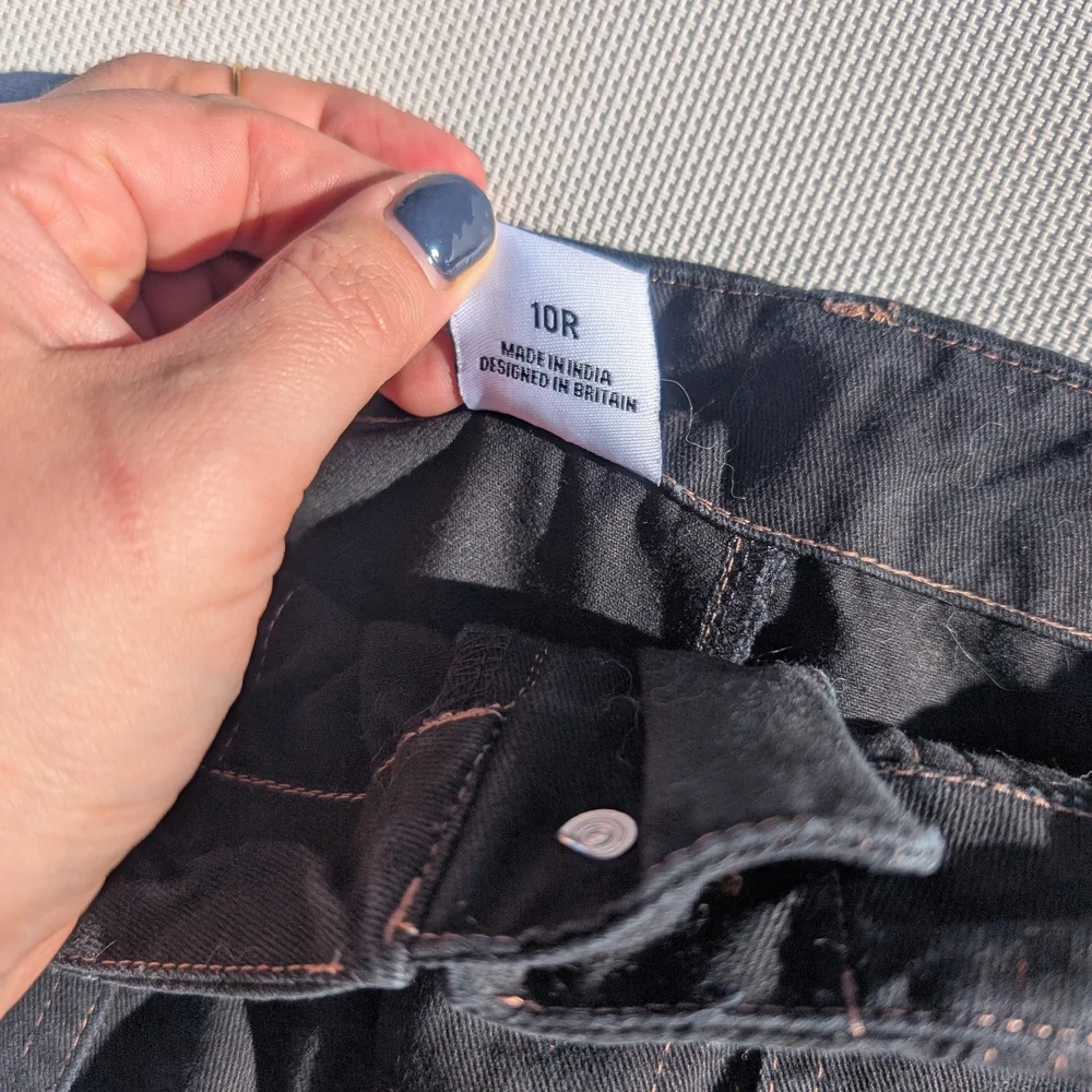 Discontinued Lucy And Yak Black Jogger Cargo Pants - Picture 3 of 4